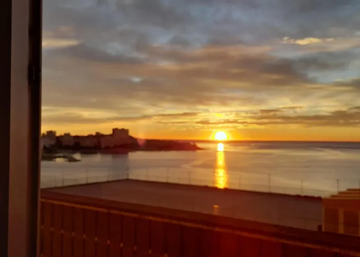 A 50 Metros Del Mar Y En 2 Paradas De Bus Estas En El Centro De Alicante