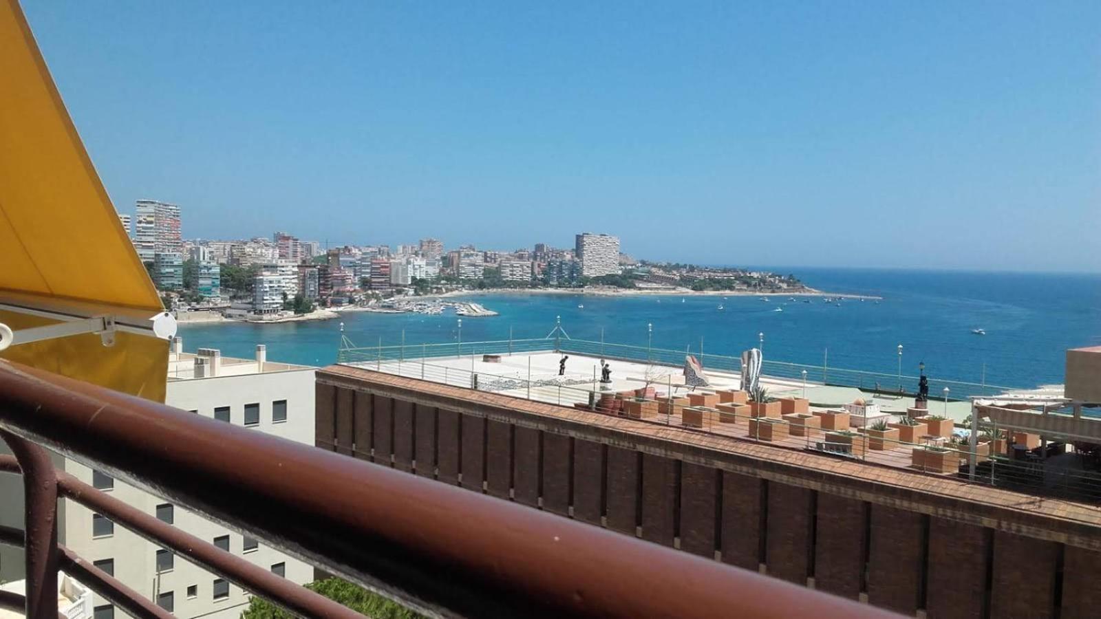 Apartament A 50 Metros Del Mar Y En 2 Paradas De Bus Estas En El Centro De *